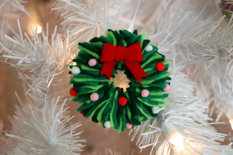 Green Felt Weath on White Christmas Tree 