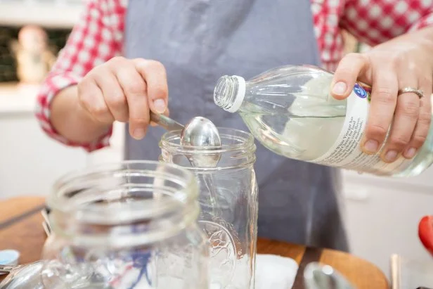 add vinegar or lemon juice to tomato canning jars