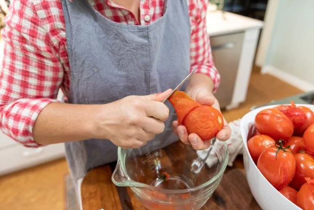 peeling tomatoes