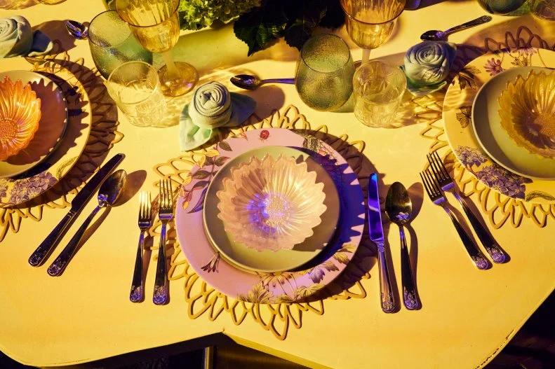 As seen on Table Wars, contestants Rachel Burt Garcia and Wilfredo Emanuel created a tablescape around the theme was "Day/Night." The sides depicted moon and sun respectively. Detail of the sun place settings.