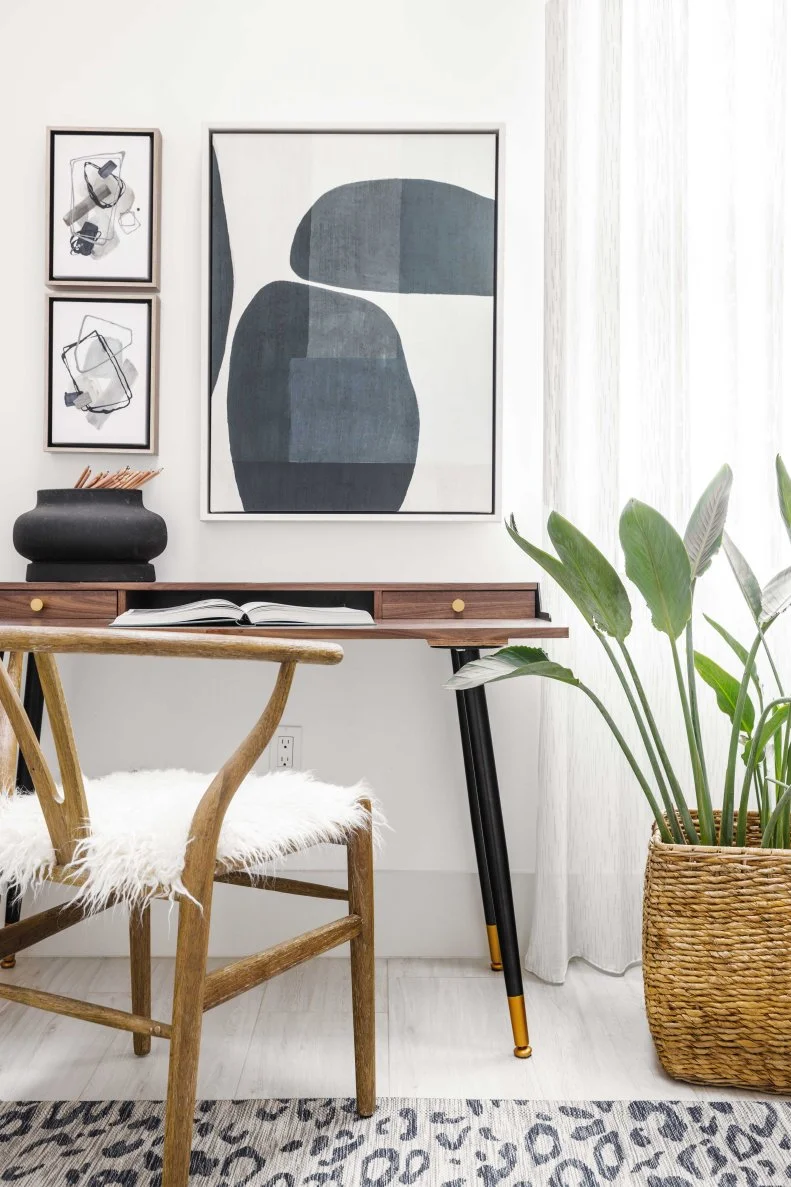 Midcentury-Modern Office Area