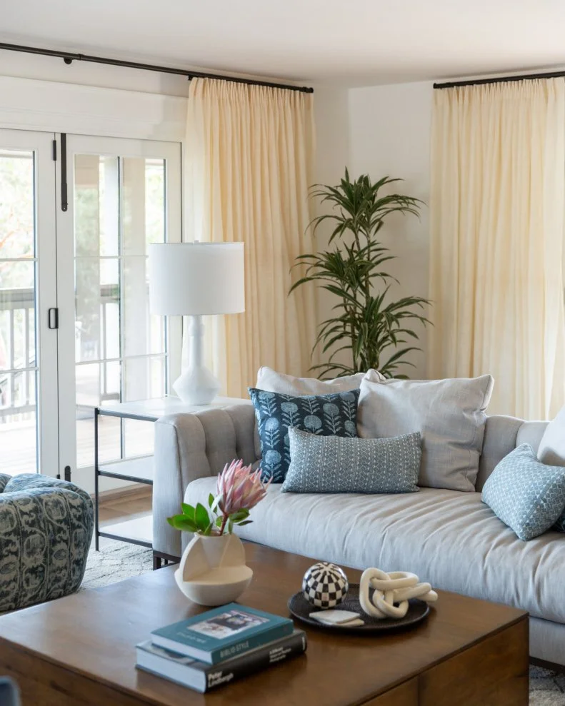 Living Room With Pink Flower