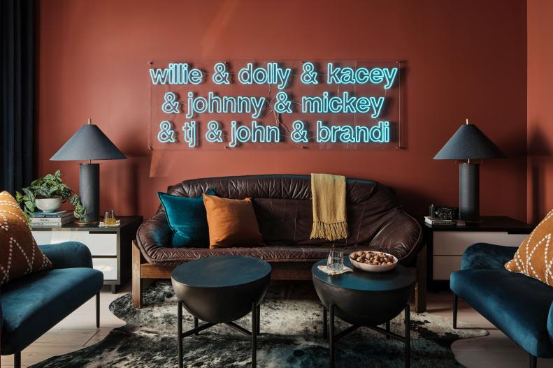 Burnt sienna walls provide a warm, moody backdrop for this modern and relaxing den space. Classic Italian design infuses the vintage 1970’s leather sofa in a low-slung masculine style and offers plenty of room to gather with friends or unwind after a long day.