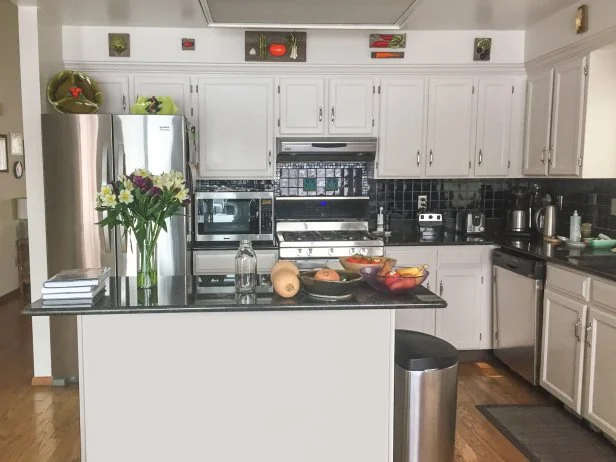 A Plain Kitchen Ready for a Makeover