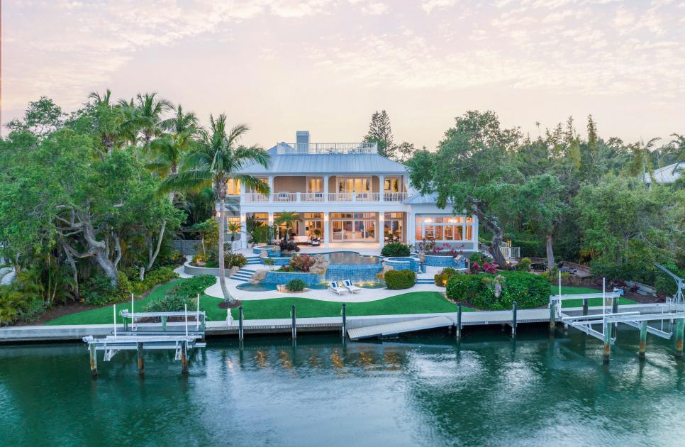 Peach Tropical Mansion and Boat Lifts