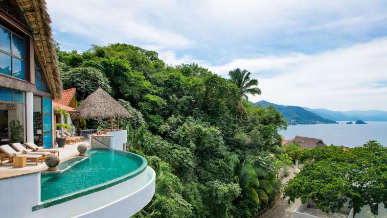 Mexico Villa With One-of-a-Kind Infinity Pool