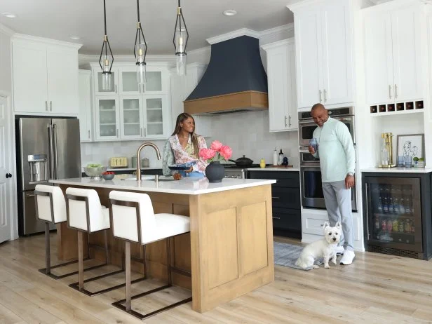 Black and White Kitchen Makeover With Modern and Traditional Design