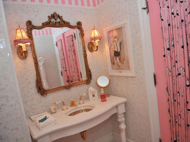 NEW YORK - JULY 29: General view of the Eloise Suite at The Plaza Hotel on July 29, 2010 in New York City. (Photo by Henry S. Dziekan III/Getty Images)