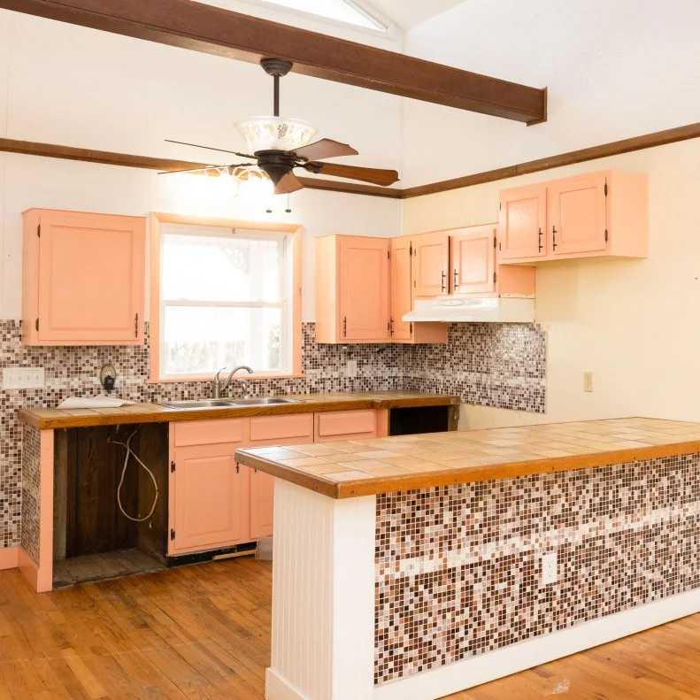 Before photo of team Ty Pennington’s kitchen, as seen on Battle on the Beach, Season 4.