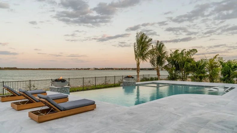 Waterfront Infinity Pool 