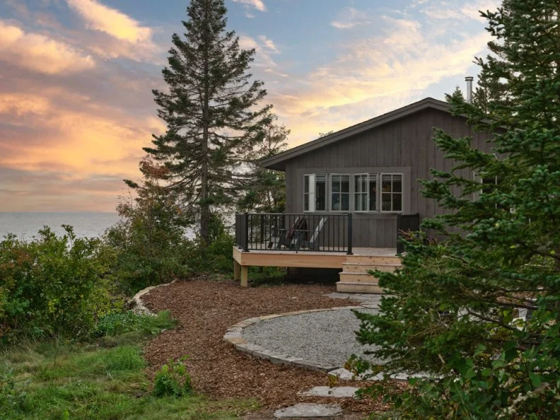 Landscaping Surrounding Lakeside Rustic House