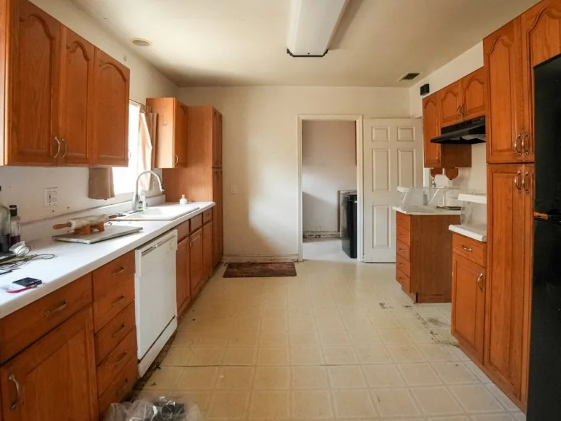 The kitchen in Tarek and Heather's house before flip, as seen on The Flip Off, Season 1.