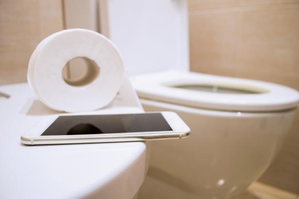 How to Clean a Cell Phone How to Clean a Cell Phone