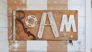 DIY Junk Letter Hanging Sign