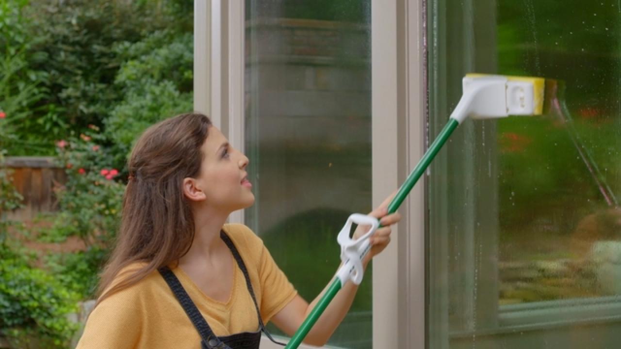 How to Clean Windows With Vinegar
