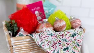 3 Bulk Gifts You Can Make in a Clear Ornament