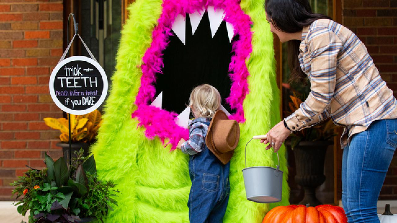Pop-Up Tent Turned Trick-or-Treat Station