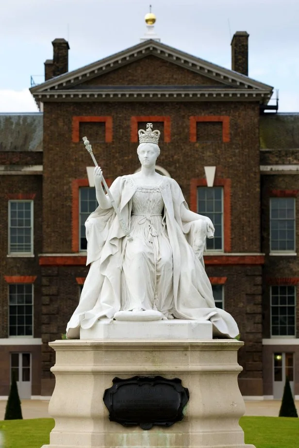 Statue of Victoria: Kensington Palace