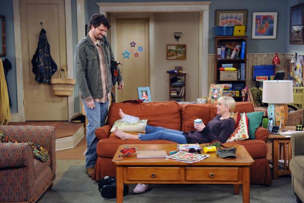 CBS's 'Mom': Christy and Baxter on Living Room Set 