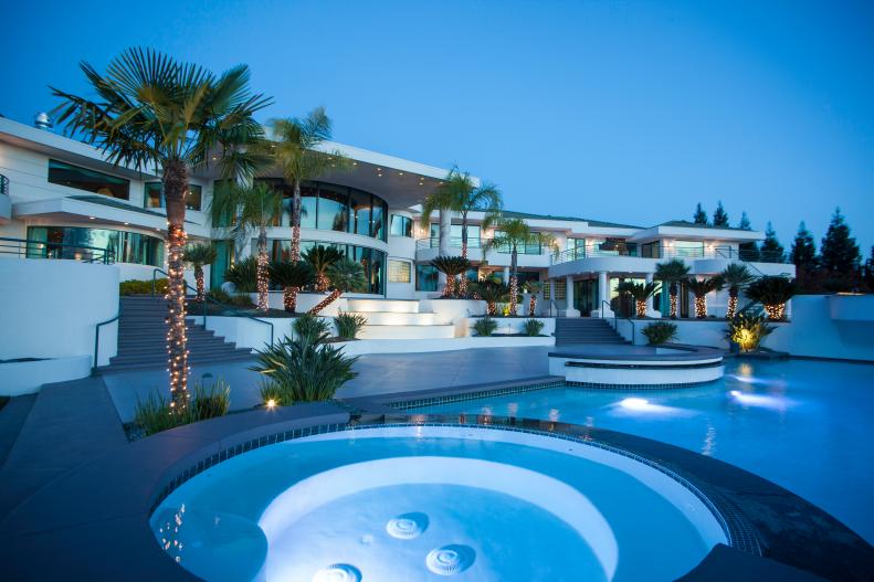 Modern Pool & Spa at Eddie Murphy's Former California Estate