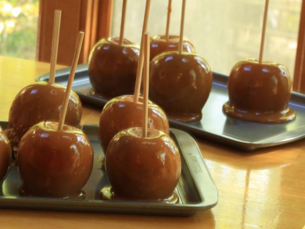 How to make caramel apples from scratch