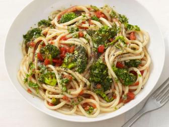 Pasta With Roasted Broccoli and Almond-Tomato Sauce