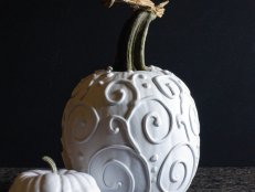 Give your Halloween d&eacute;cor an modern update with this  simple craft project. The materials are inexpensive and easy to find.  The result is stylish and sophisticated. What you’ll need: Pie pumpkin/Silicone caulk/Painter’s tape/Permanent marker/Newsprint/Flat white spray paint