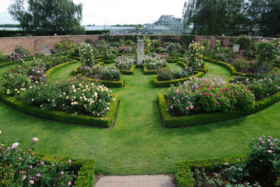 Tips For Designing Beautiful Rose Beds, Rose Garden Landscaping Ideas