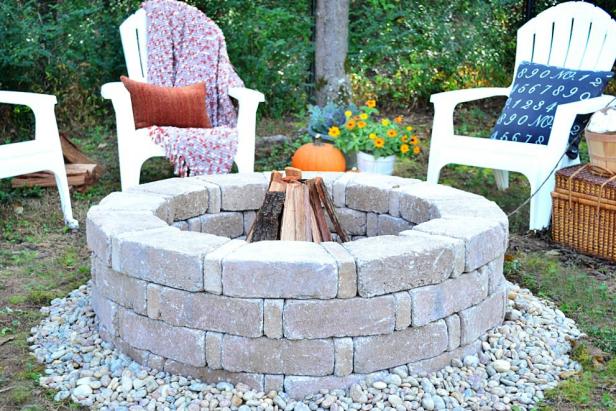 How To Build An Easy Backyard Fire Pit, How To Make Outdoor Fire Pit With Bricks