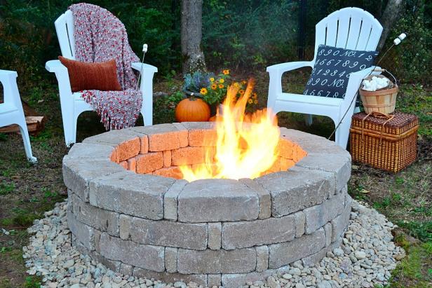 How To Build An Easy Backyard Fire Pit, How To Set Up A Fire Pit On Grass