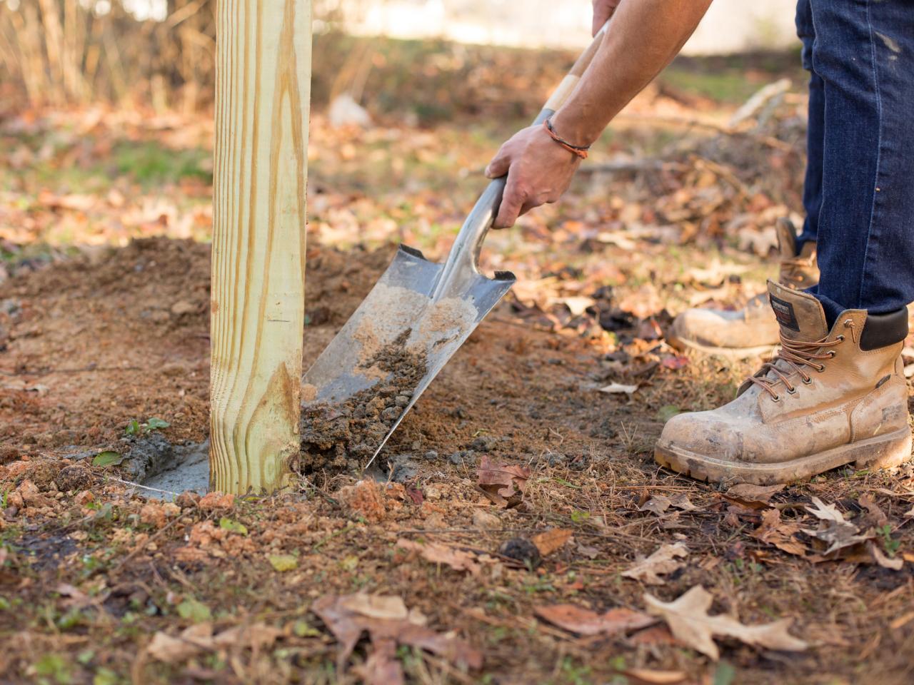 How Many Bags Of Concrete For A Fence Post Hgtv