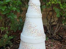 This unique Christmas tree is made from stacked terra cotta pots, and is a wonderful garden decoration for the holidays. It is simple and fun to make, and once the season is over you can use the pots for spring planting!