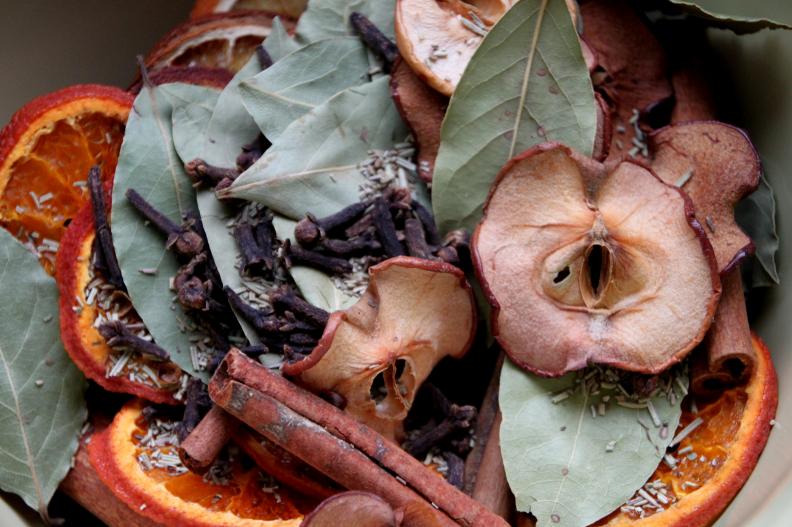 In a mixing bowl, combine all of your potpourri ingredients.