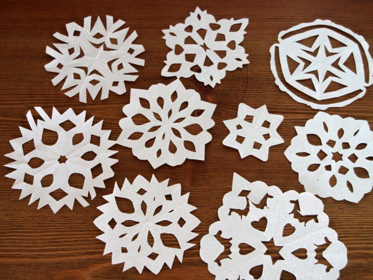 How to Make Paper Snowflakes - An Easy Step-by-Step Guide