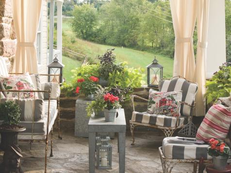 Outdoor Entertaining Tips: Get Out and Stay Out!