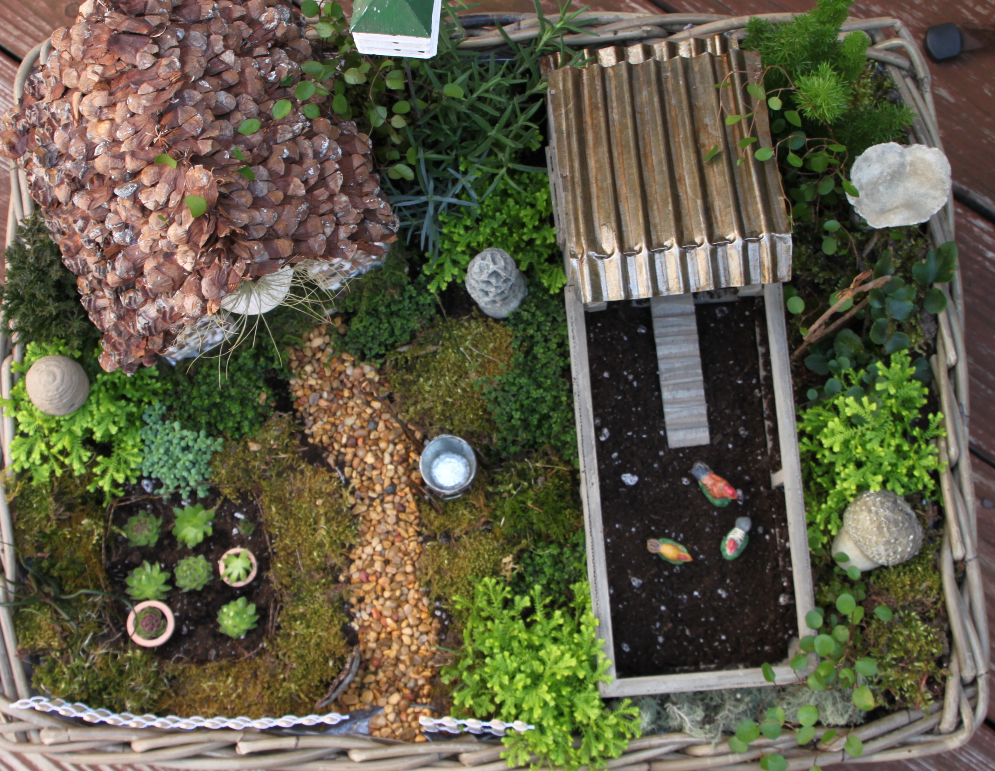 Dollhouse Miniatures Hanging Planter/Basket Plant Outdoor Fairy Garden Decor 