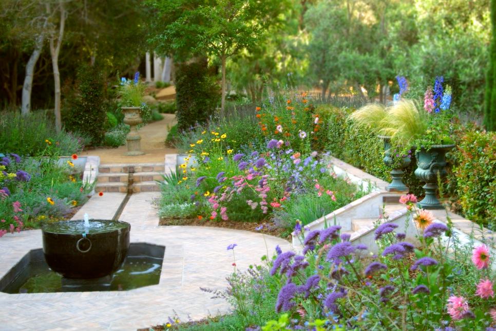 16 Landscape Ideas That Use Water Features | HGTV