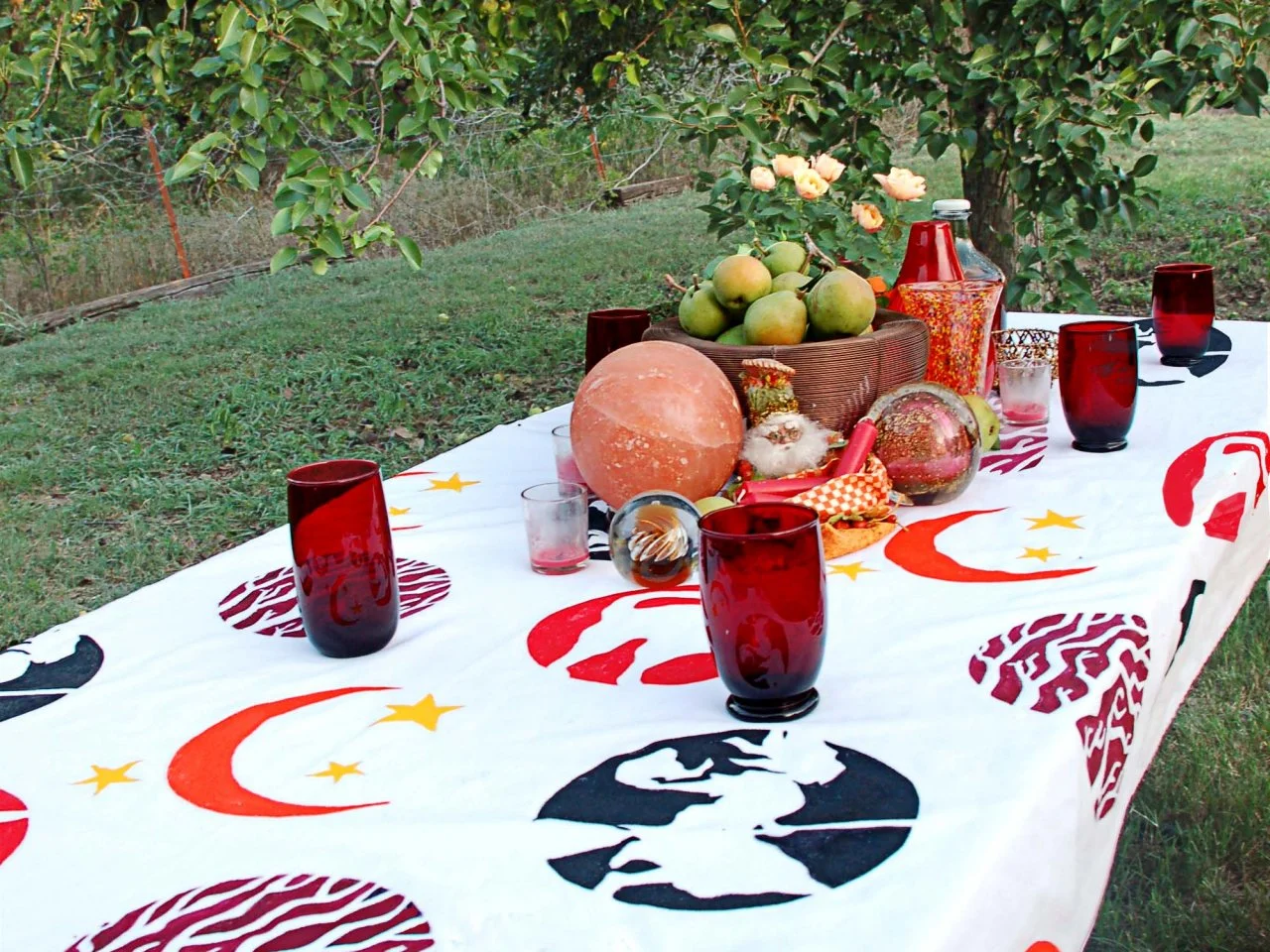 Make DIY Halloween Party Decor With Stencils | HGTV