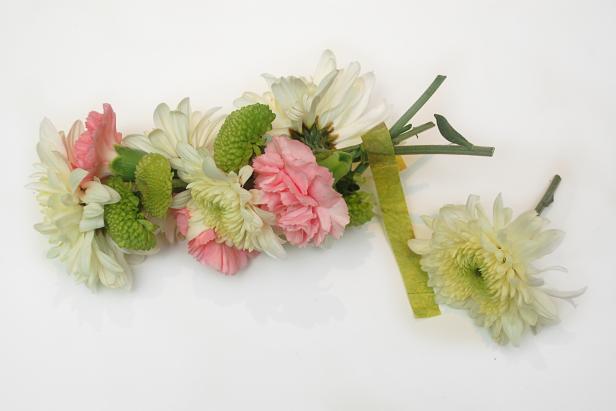 DIY Floral Garlands - How to Make Flower Garlands for Weddings, Home, and  Décor