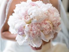 The impact of just one signature flower comes through in this bouquet of lush peonies created by <a target="_blank" href="http://www.nancyliuchin.com">Nancy Liu Chin Floral &amp; Event Design</a>. Photo by <a target="_blank" href="http://janaeshields.com ">Janae Shields</a>.