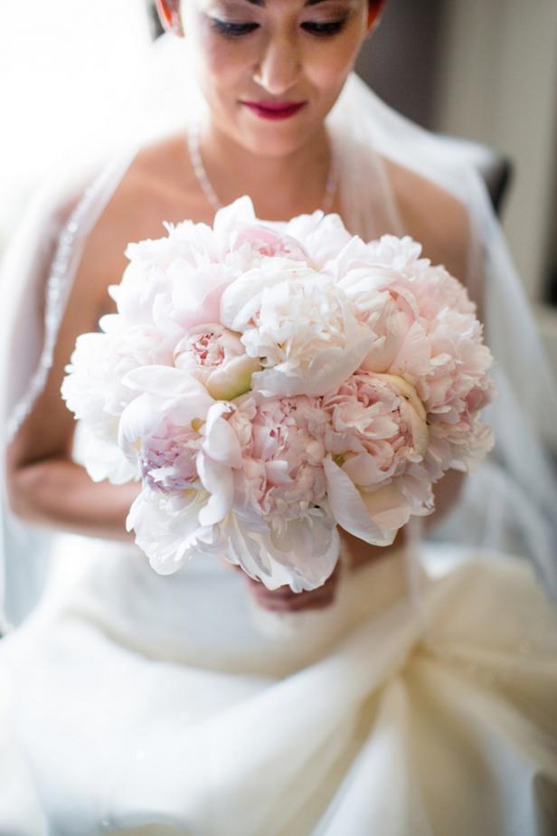 The impact of just one signature flower comes through in this bouquet of lush peonies created by <a target="_blank" href="http://www.nancyliuchin.com">Nancy Liu Chin Floral &amp; Event Design</a>. Photo by <a target="_blank" href="http://janaeshields.com ">Janae Shields</a>.