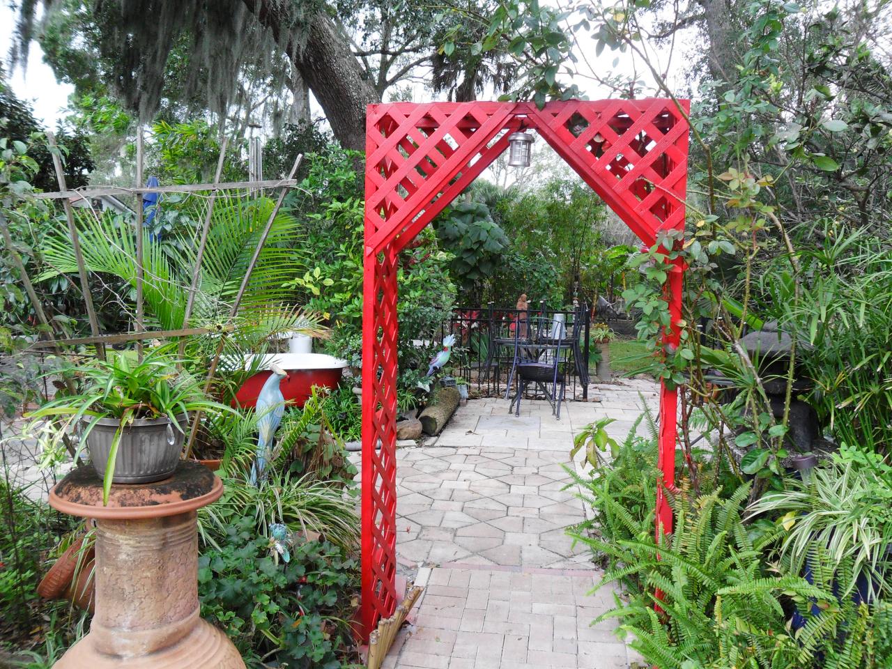 89+ Salvaged garden art projects - easy projects to enhance your garden!