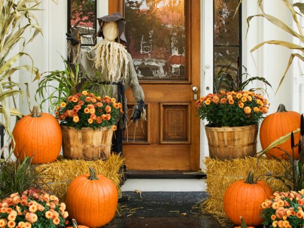 25 Gorgeous Fall Porches + Patios