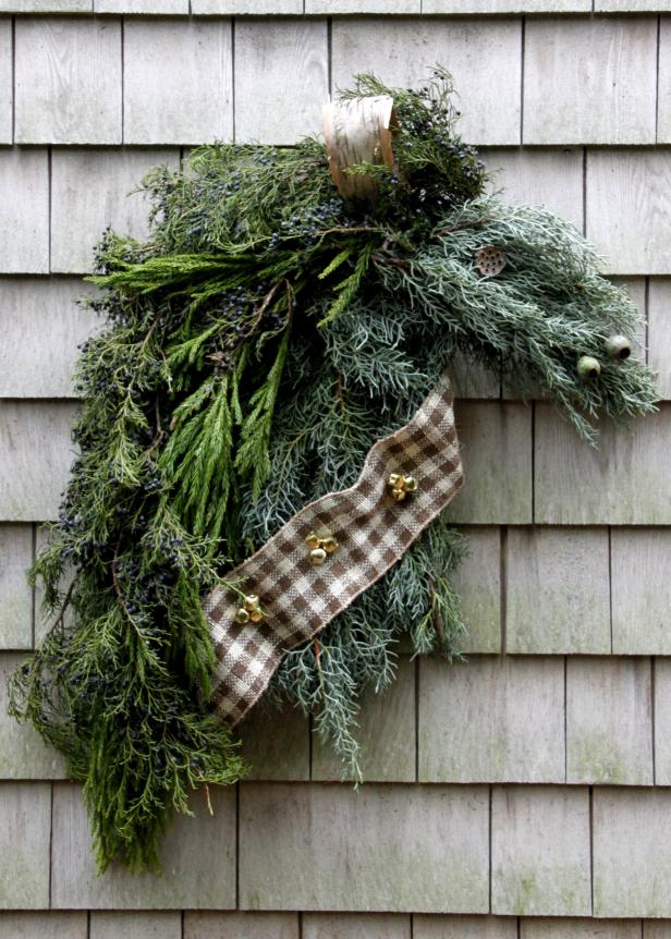 Learn how to make this beautiful horse wreath from evergreens and natural findings.