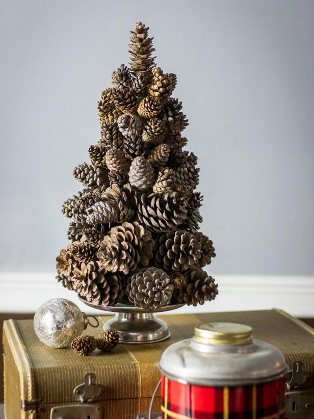 Turn Pine Cones Into a Tabletop Christmas Tree