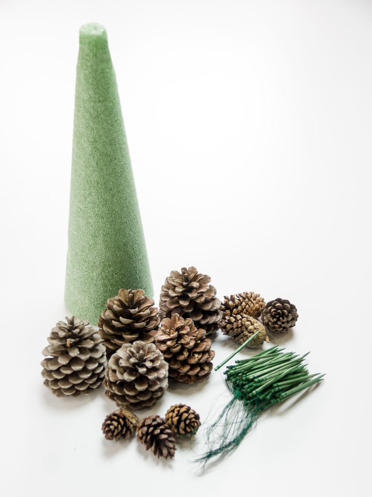 DIY holiday decoration: Pinecone Christmas trees – The NAU Review