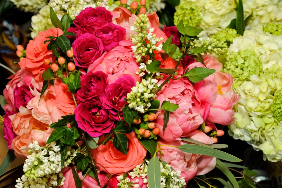 41 Arrangement Ideas For Roses Hgtv