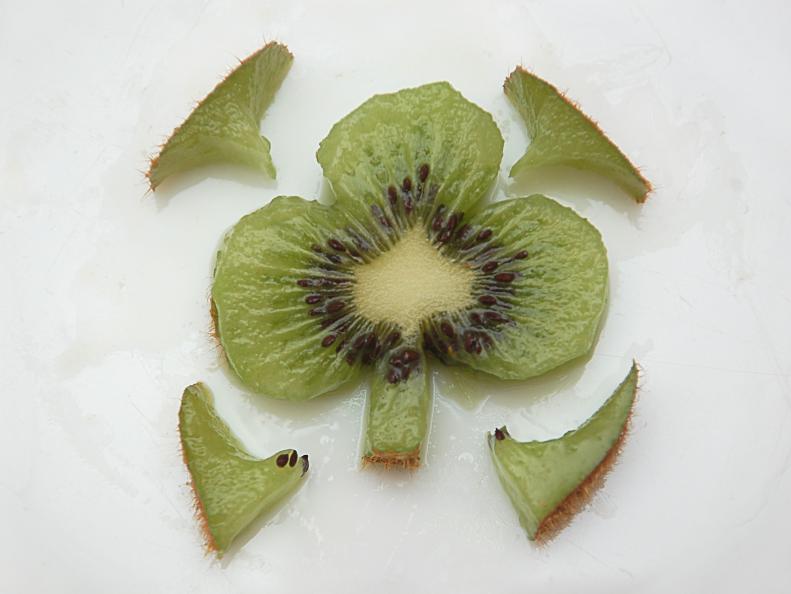 Mix some 3 leaf clovers in with your fruit shapes to make the ones with 4 leaves extra lucky! Simply trim away triangles from a slice of kiwi to create 3 lobes and stem.
