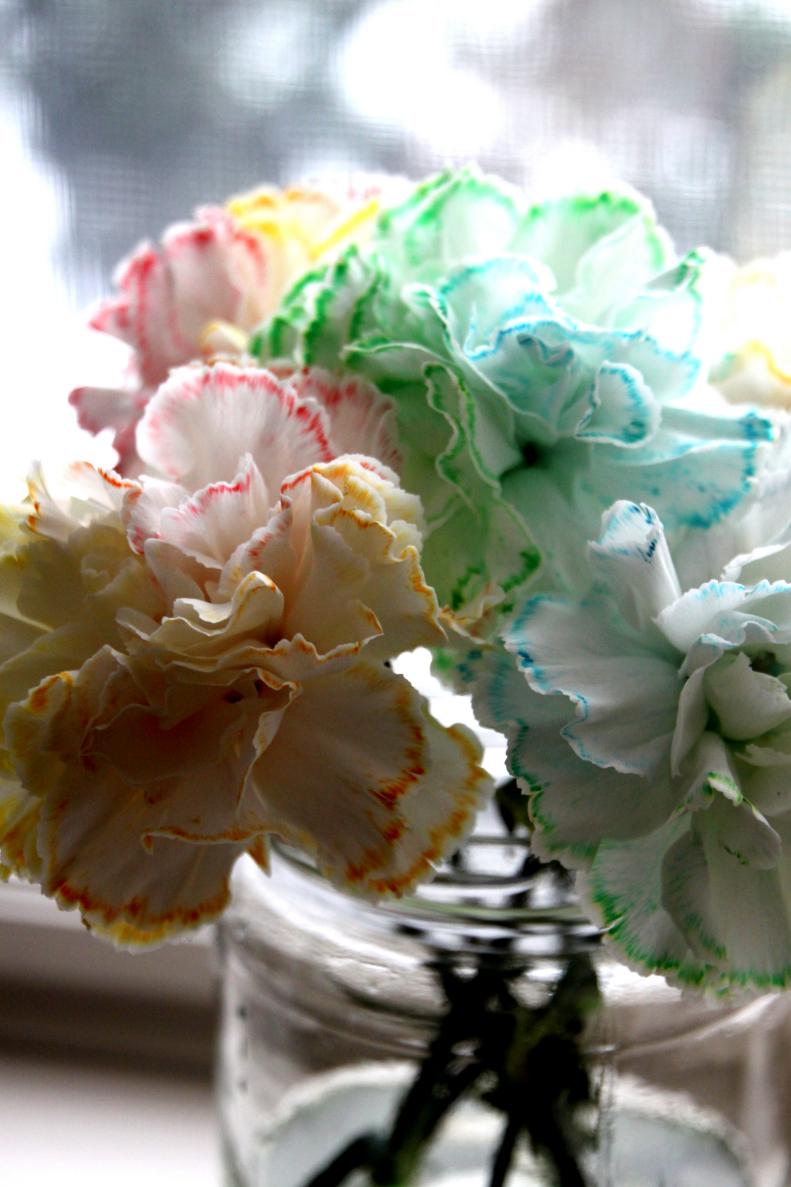 Learn how easy it is to add a pop of color to white blooms in this family-friendly craft.