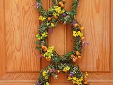 Welcome the Easter Bunny and friends to your home this Spring with an Easter Bunny wreath! Cover it with your favorite cut flowers or add fresh picked flowers from your backyard for a wild touch.